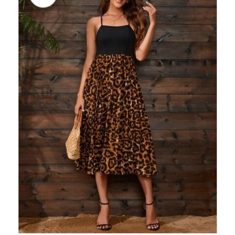 Maxi Dress Leopard Print Pleated Hem Dress Scoop Neck Spaghetti strap Sz M